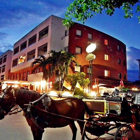 Pin Hotel Lampang Ngoại thất bức ảnh