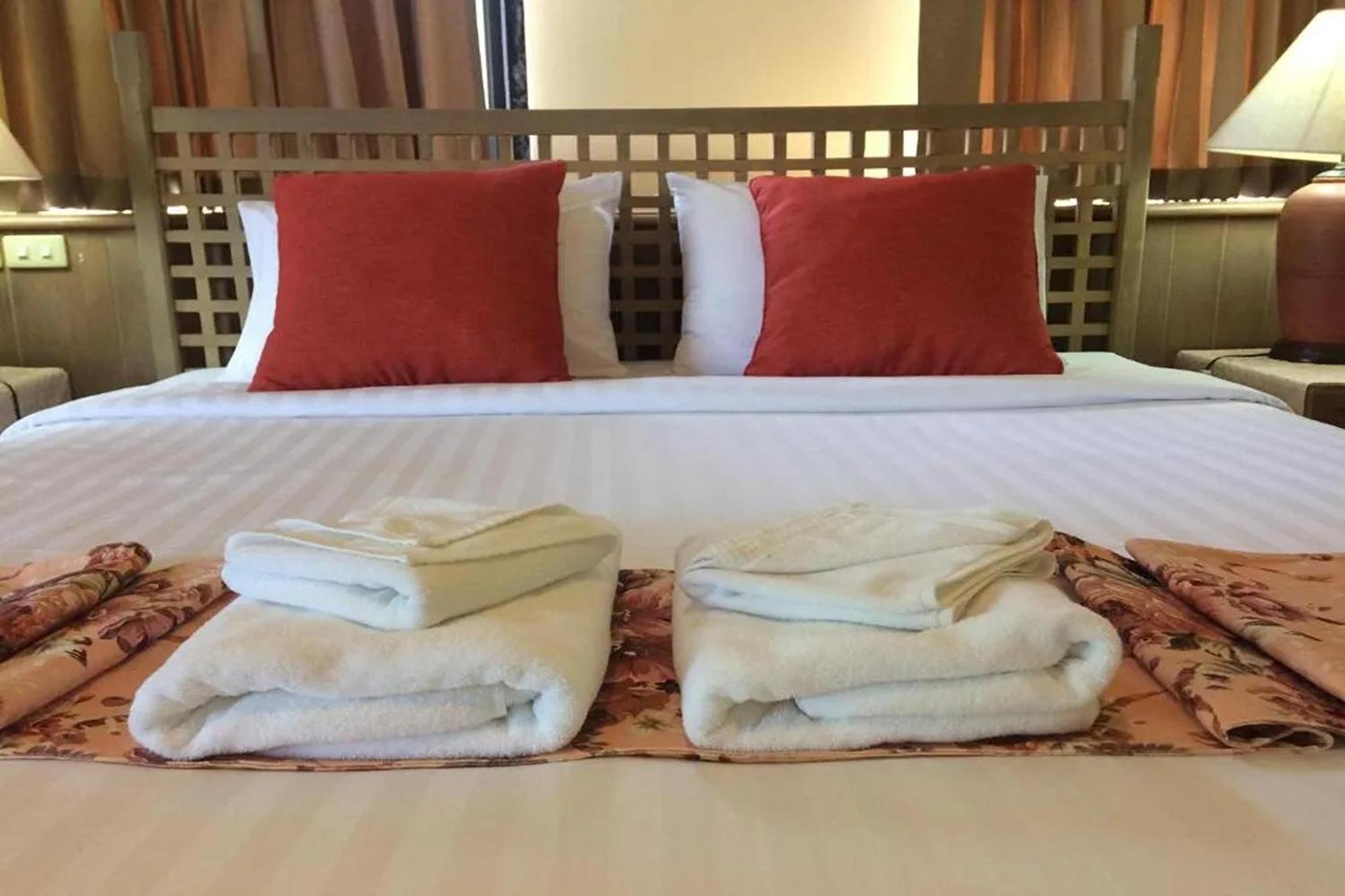 Pin Hotel Lampang Ngoại thất bức ảnh