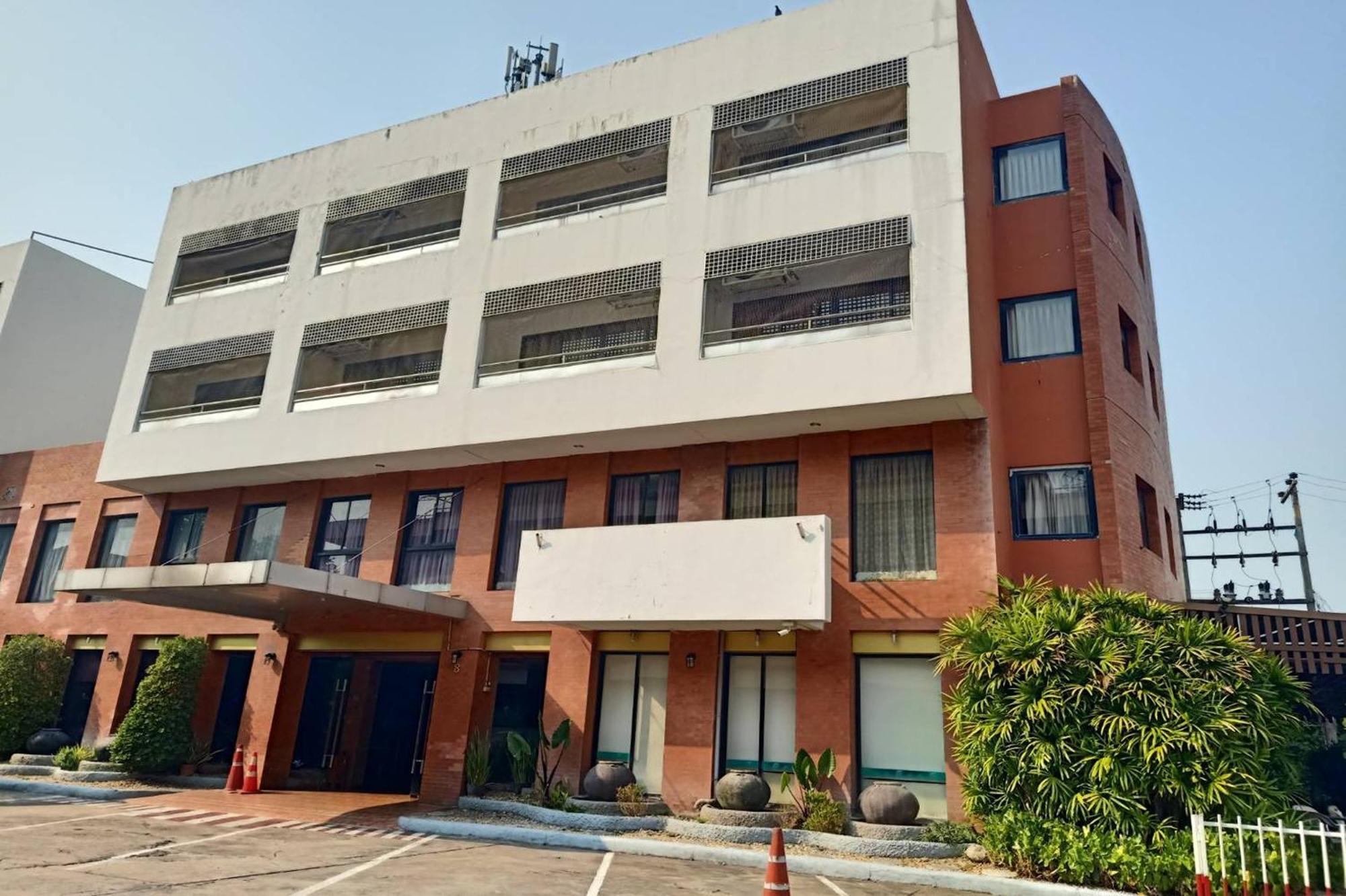 Pin Hotel Lampang Ngoại thất bức ảnh