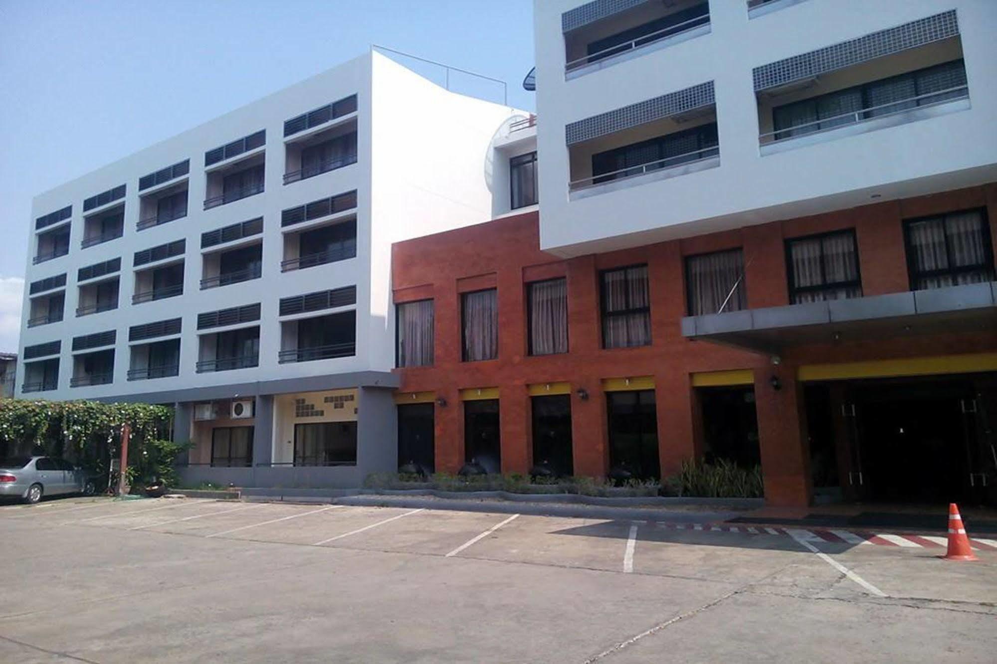 Pin Hotel Lampang Ngoại thất bức ảnh