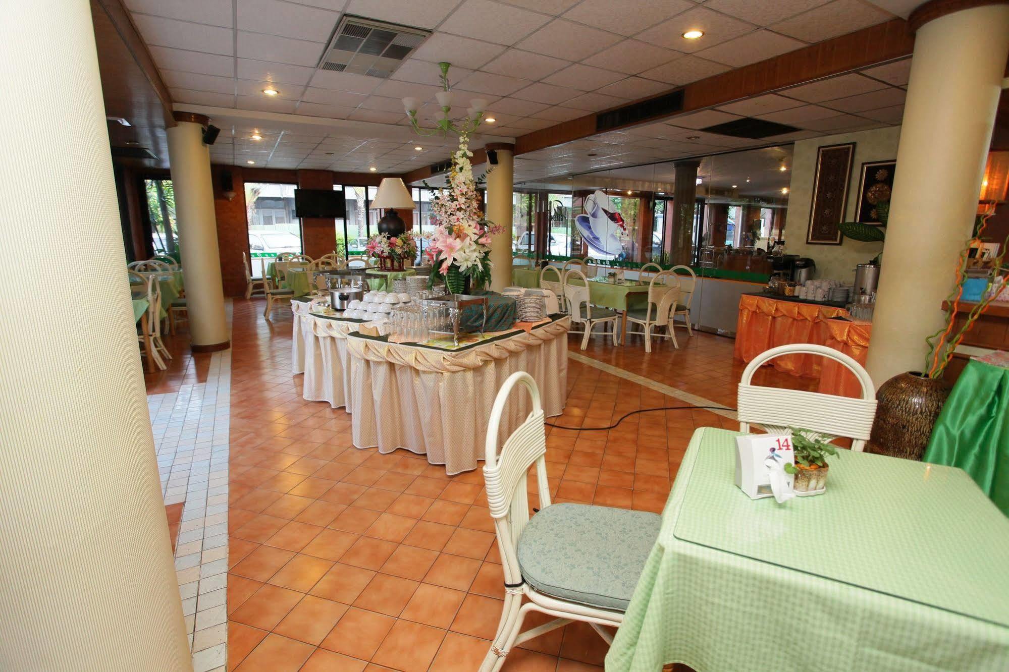 Pin Hotel Lampang Ngoại thất bức ảnh