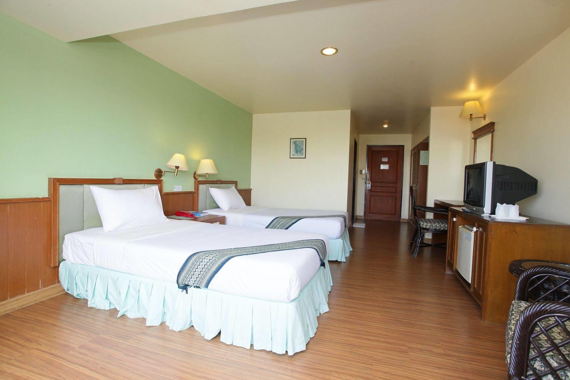Pin Hotel Lampang Ngoại thất bức ảnh