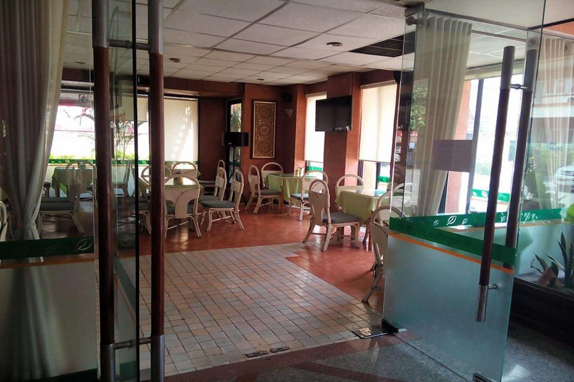 Pin Hotel Lampang Ngoại thất bức ảnh